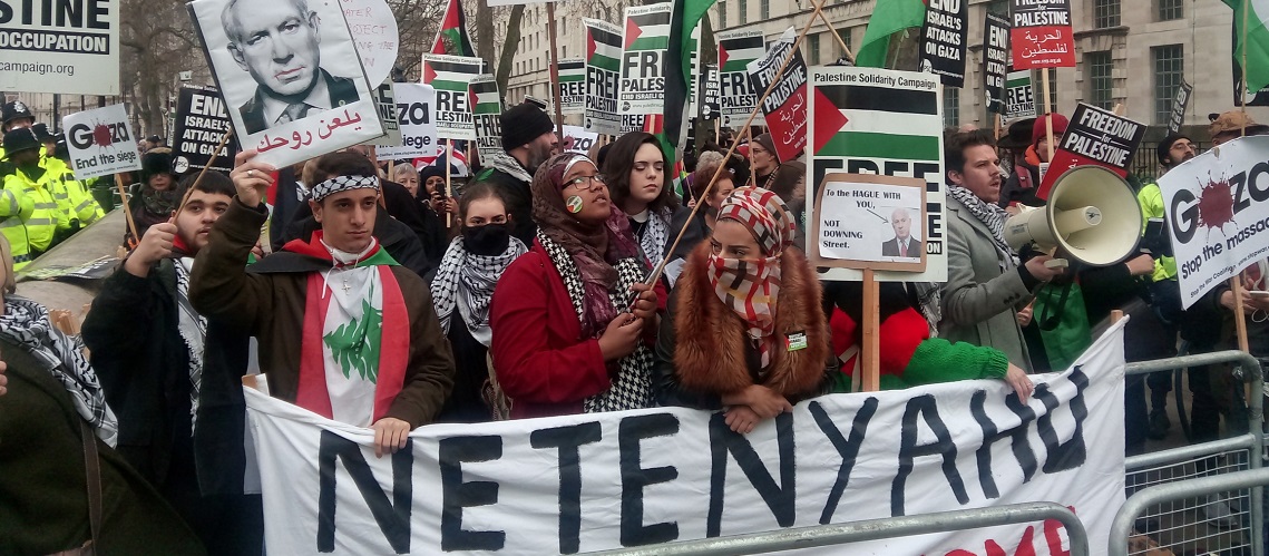 IN PICTURES: Israel supporters and protesters gather outside Downing Street for Netanyahu visit
