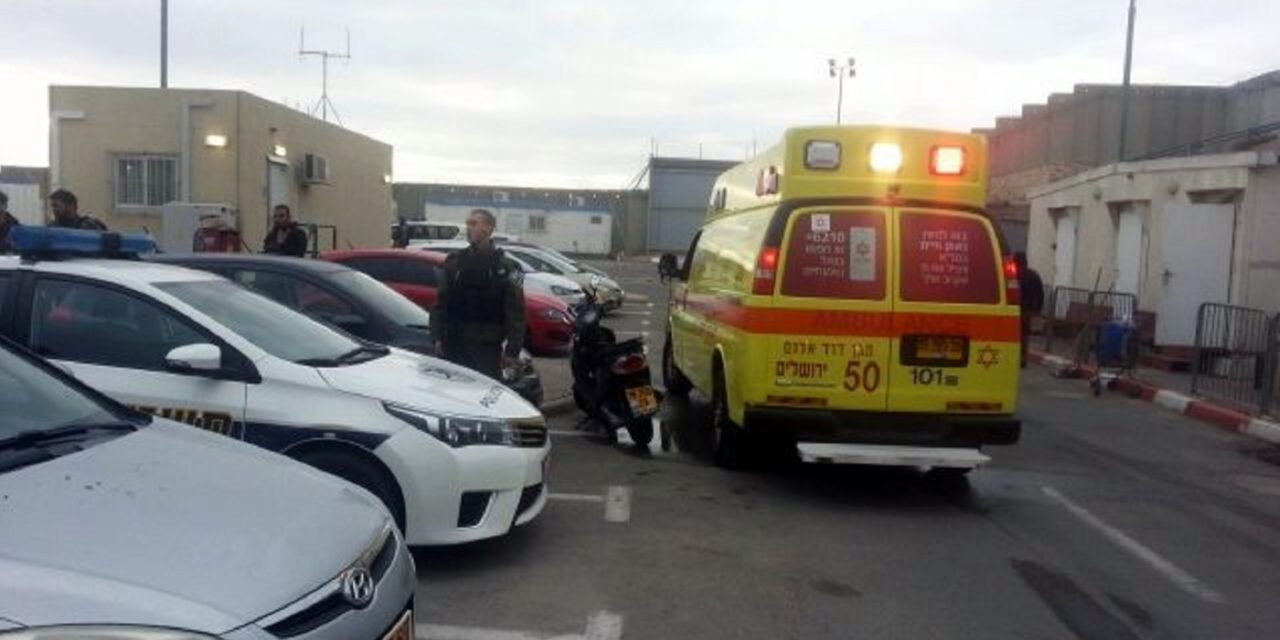 Palestinian terrorist wounds Israeli soldier in stabbing attack