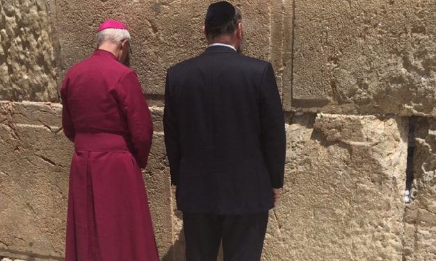 “A unique moment in history” – Archbishop of Canterbury and Chief Rabbi pray together at Western Wall