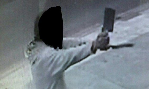 BREAKING: Man armed with meat cleaver threatens to kill Jews in London