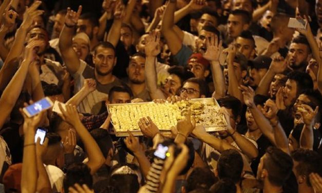 BREAKING: Palestinians celebrate as ALL new security measures are removed at Temple Mount