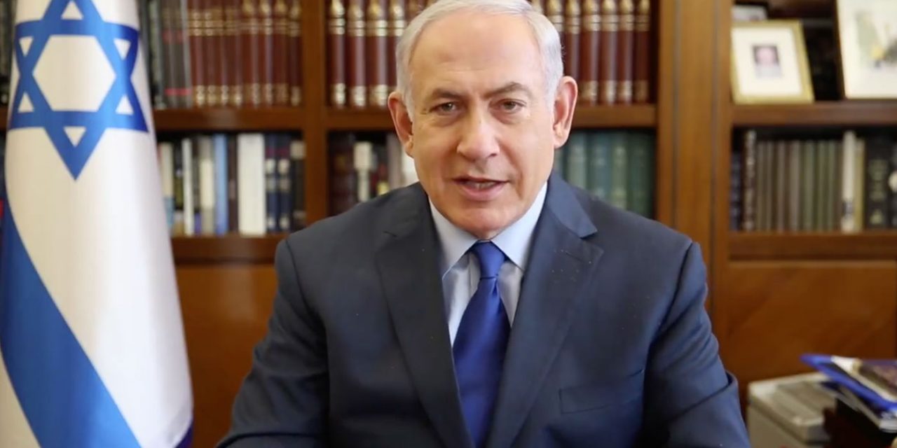 Netanyahu slams media for attacks on him as thousands rally in support
