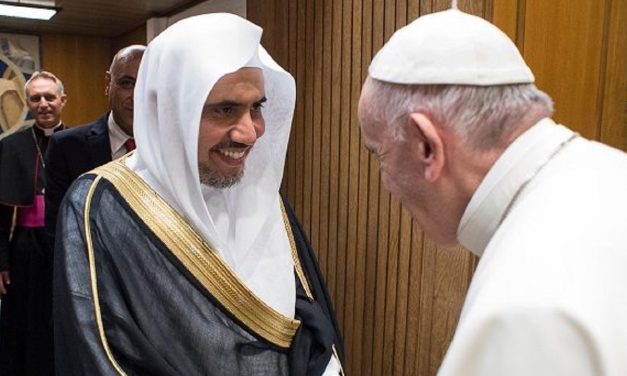 Pope Francis welcomes leader of controversial Muslim World League