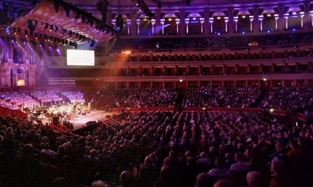 Thousands attend Royal Albert Hall for Balfour celebration
