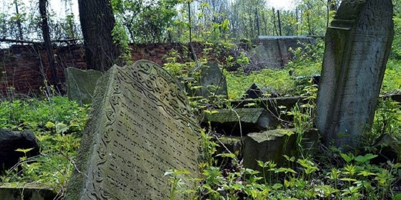 Poland: Outrage as Jewish cemetery dug up for new supermarket