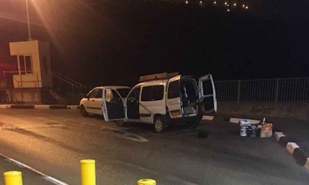 Two Palestinians caught trying to enter Israel with pipe bomb