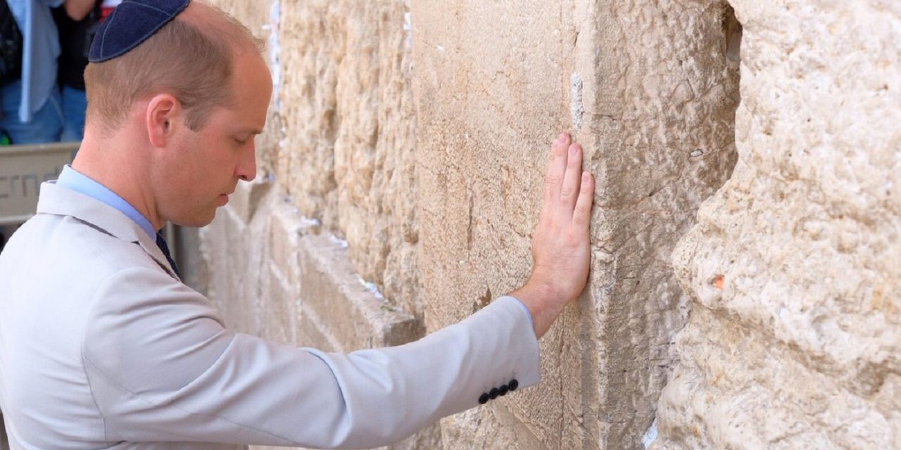 Prince William prays at the Western Wall in truly historic moment