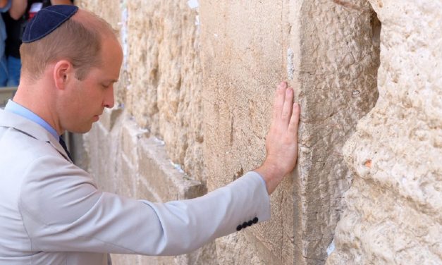 Prince William prays at the Western Wall in truly historic moment