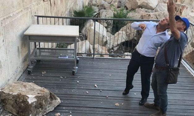 Palestinians riot at Temple Mount after Friday prayers; follows claims by Fatah that Israel wants to “destroy al-Aqsa mosque”