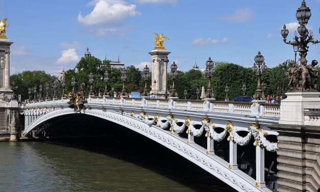 FRANCE: Jewish man attacked on iconic bridge in central Paris
