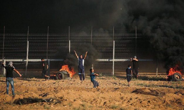 20,000 Palestinian rioters attack Israel’s southern border on Friday