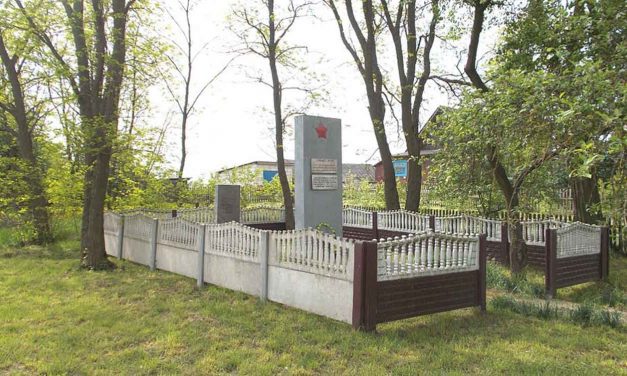 Holocaust mass grave desecrated in search for “gold and jewels of Jewish victims”
