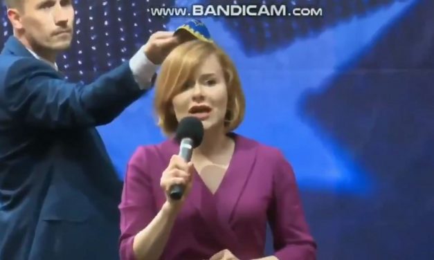 Polish candidate puts kippah on rival; accuses party of “bowing to Jews”