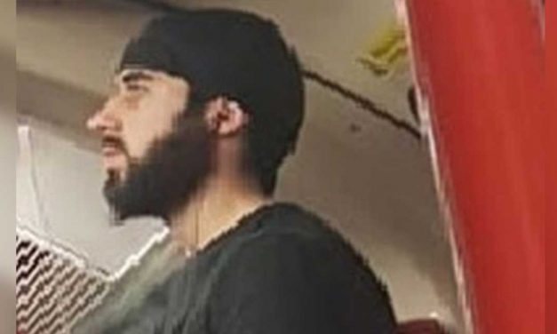 London: Police hunt man after anti-Semitic abuse on Tube leaves Jewish father and son fearing for safety