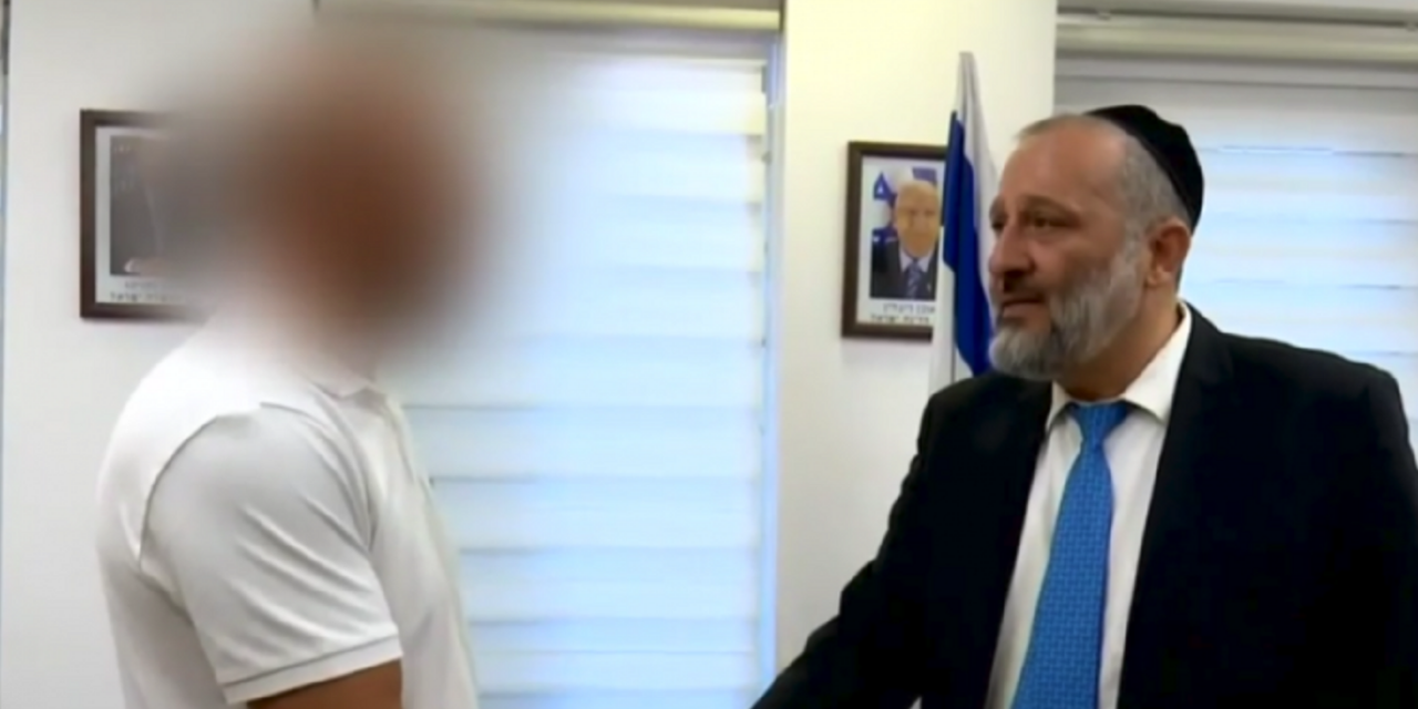 Palestinian hero, who rescued Israeli children in terror attack, receives Israeli residency