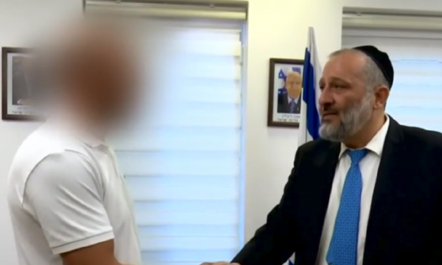 Palestinian hero, who rescued Israeli children in terror attack, receives Israeli residency