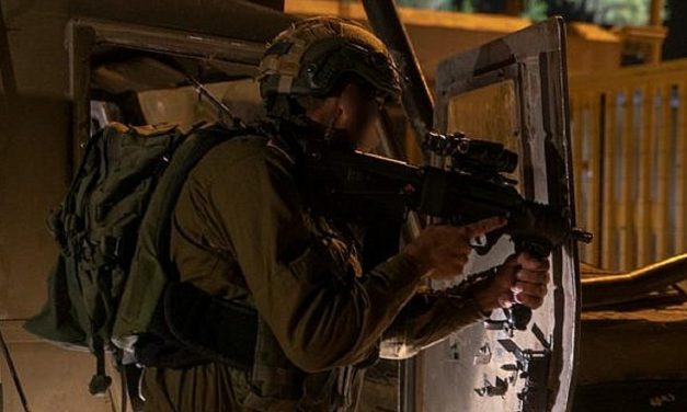 Three Israeli solders injured by Palestinian gunman who crossed border