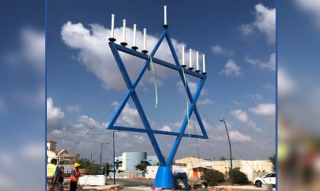 Christians in Holland donate huge menorah to rocket-hit Sderot
