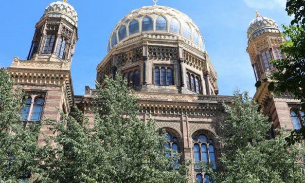Man shouting ‘Allahu Akbar’ tried to enter Berlin synagogue with knife – now released
