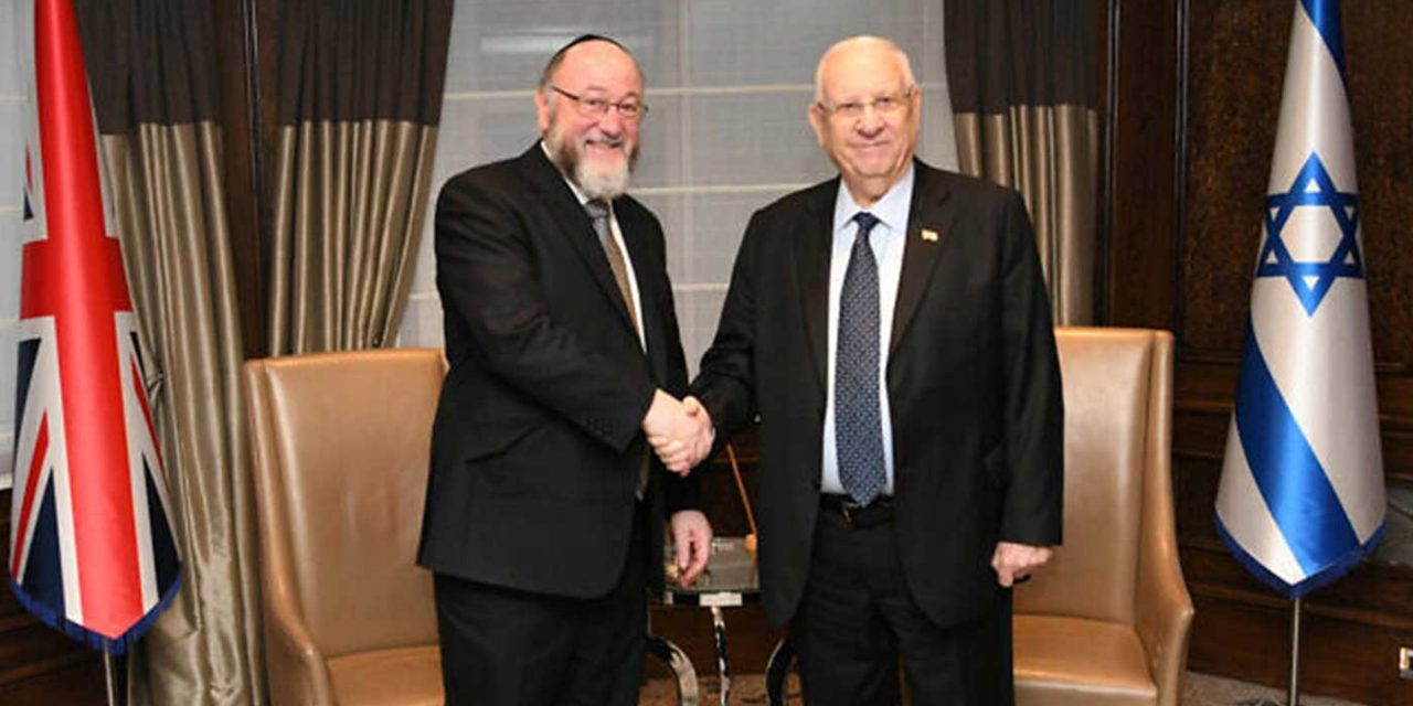 Israel’s Rivlin meets UK chief rabbi, praises him for speaking out on Labour anti-Semitism