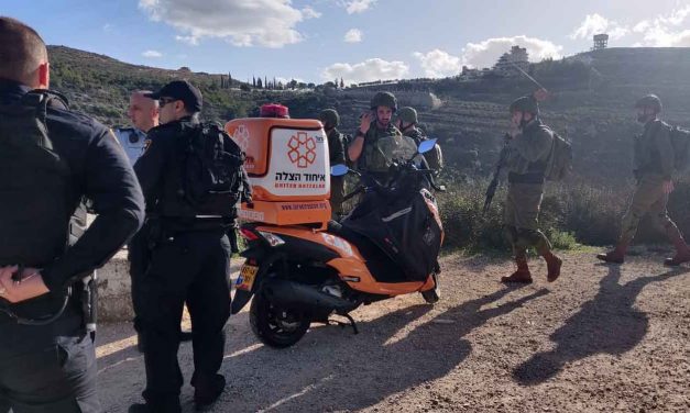 Two Palestinian shooting attacks: Israeli policeman shot near Temple Mount; IDF soldier shot in West Bank