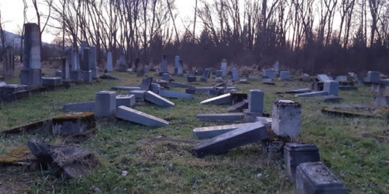 Jewish cemetery vandalised in Hungary
