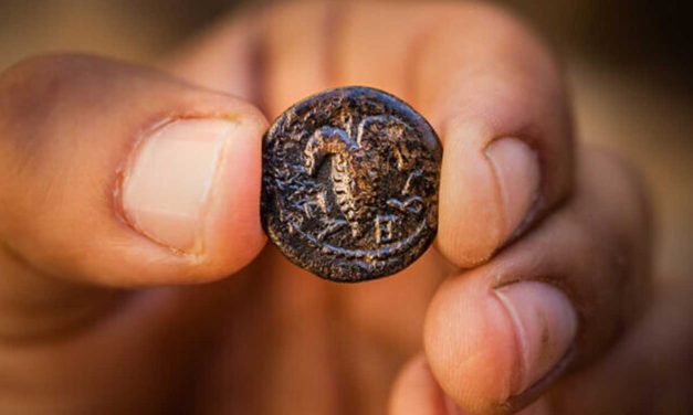 Ancient coin with “Freedom of Israel” inscription found near Temple Mount