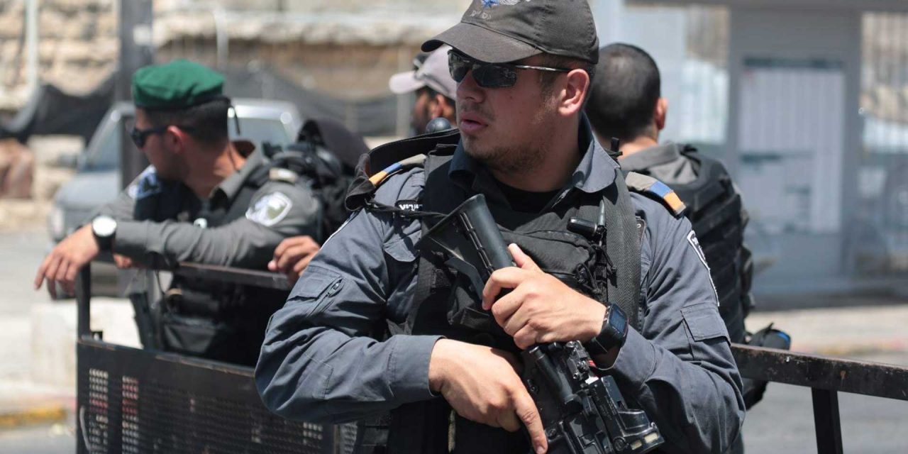 Israeli police thwart stabbing attack at checkpoint near Jerusalem