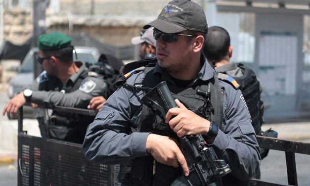 Israeli police thwart stabbing attack at checkpoint near Jerusalem