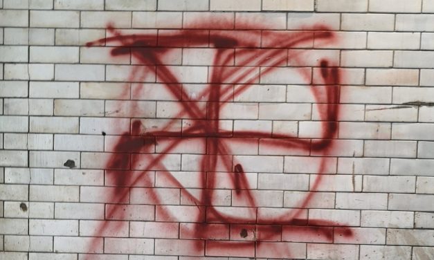 UK: Council apologises after “inappropriate” response to swastika graffiti