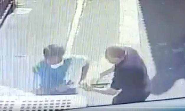 Synagogue security guard fights off axe-wielding attacker in Ukraine