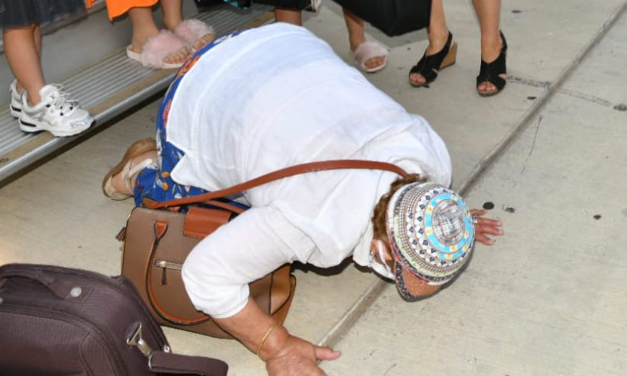 140 French Jewish immigrants arrive in Israel amid rising anti-Semitism