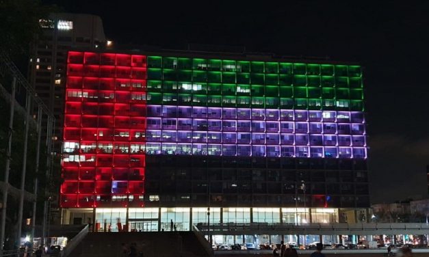 “We send love from Tel Aviv” – City hall lights up in flag of UAE after peace agreement struck