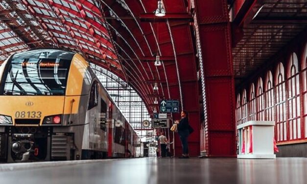Four men threaten to blow up train unless ‘cancer Jews’ get off