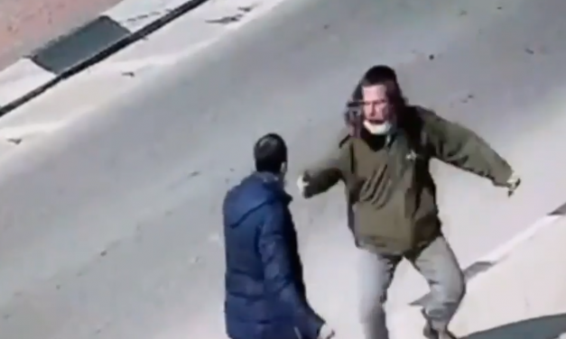 Dramatic footage shows Israeli civilian fending off Palestinian knifeman