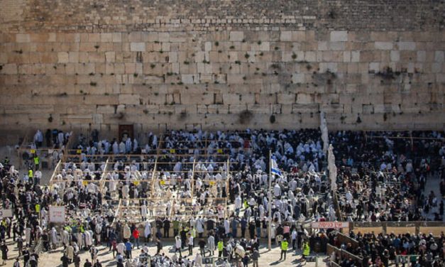Thousands attend Priestly Blessing at Western Wall for first time since pandemic
