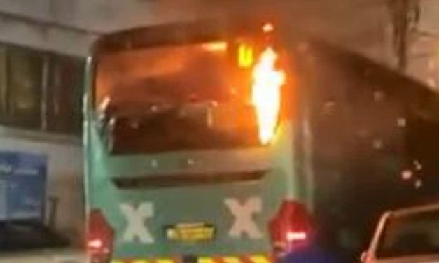 Israeli bus set on fire and pelted with rocks after mistakenly entering Arab area of Jerusalem