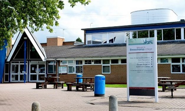 UK: College backlash after teacher tells students to ‘stay neutral’ after pro-Palestinian protest