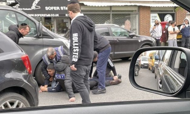 London: Jewish man attacked in his car outside kosher supermarket