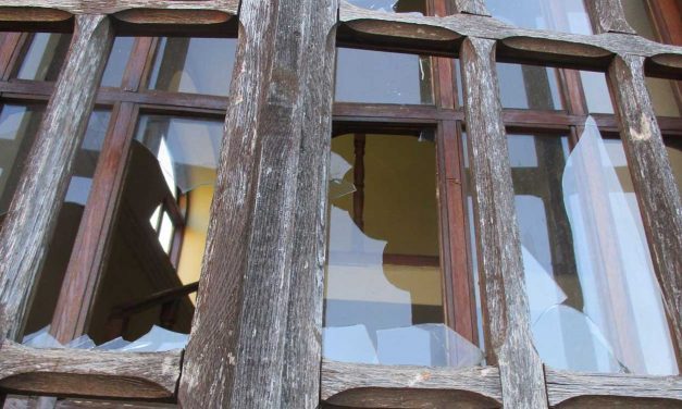 Teens shatter windows of Romanian synagogue