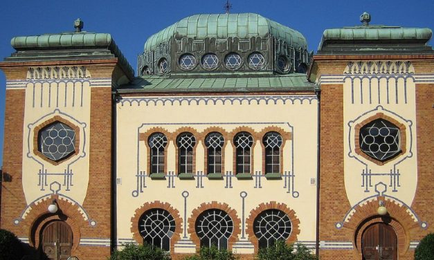 Malmo: Holocaust-denying slogan projected onto synagogue