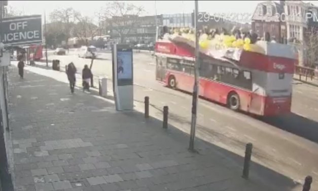 UK: Open-top bus drives through Stamford Hill targeting Jews leaving synagogue