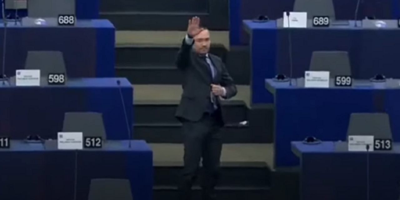 Bulgarian politician makes Nazi salute in European parliament