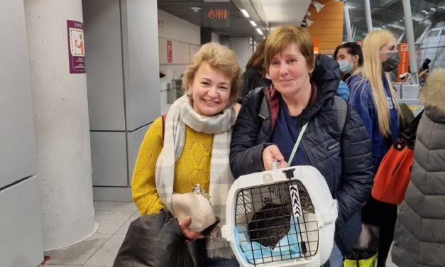 Long-lost Ukrainian sisters reunited on refugee flight to Israel