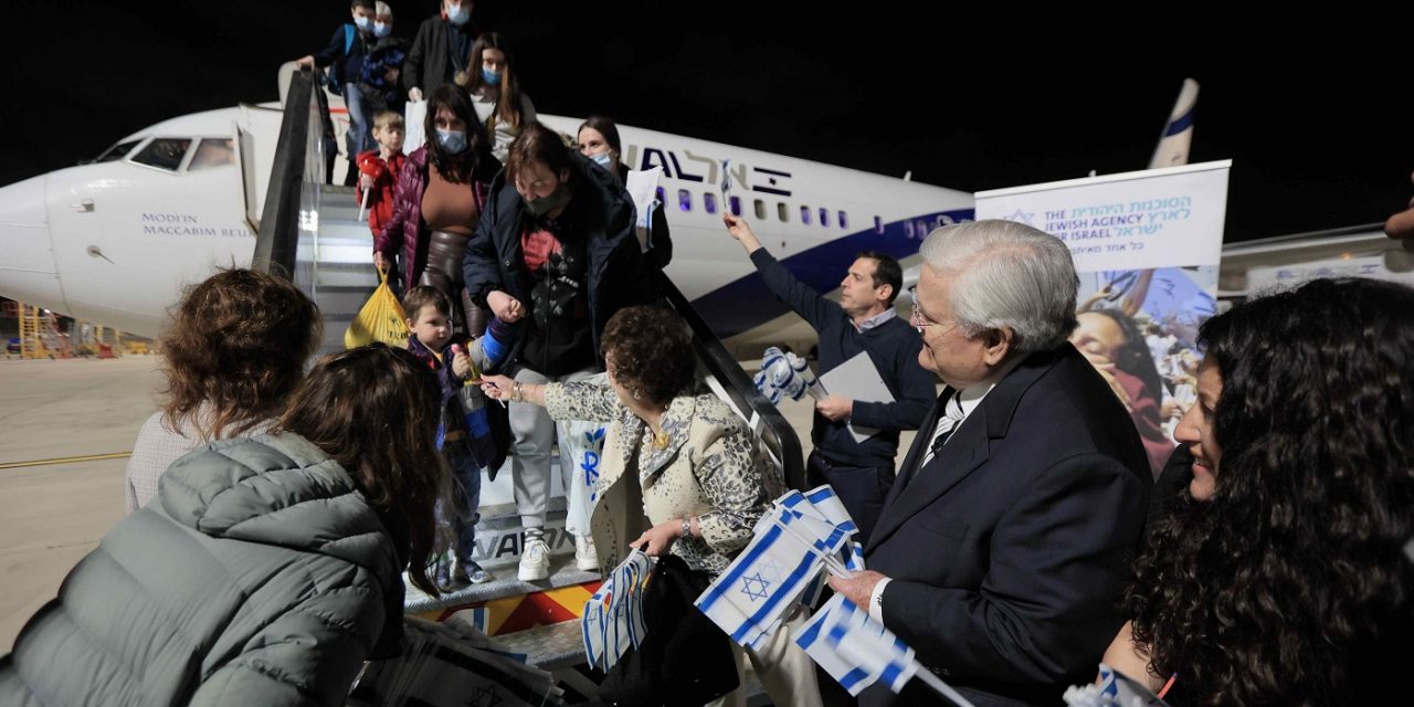 CUFI welcomes arrival of Ukrainian Jews to Israel
