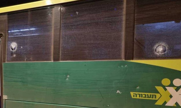 Bullets hit full Israeli bus near Palestinian town of Silwad; IDF launches manhunt