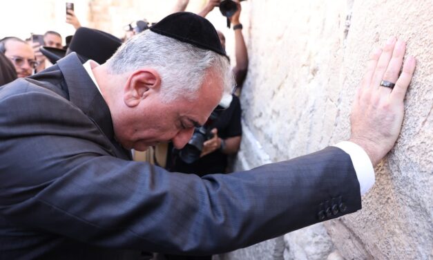 Exiled Iranian Crown Prince makes history by visiting Israel