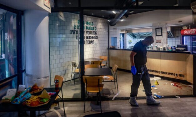 Off-duty police officer kills terrorist after 6 Israelis injured in mall shooting