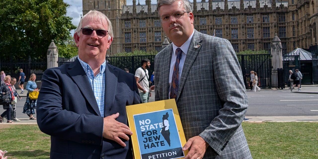 CUFI delivers 12,000 signatures to Foreign Office saying ‘no state for Jew hate’